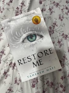 Restore Me de Tahereh Mafi, Libro de Ficción de Romance y Fantasía para Jóvenes Adultos, Tapa Blanda de Alta Calidad, 448 Páginas, Éxito de Ventas para Adultos - Product Image 1
