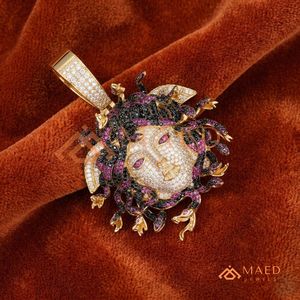 จี้เมดูซ่าทองคำ 18K ประดับเพชร VVS มอยส์ซาไนต์ / สร้อยคอรูปหัว จิวเวลรี่ฮิปฮอป งานสั่งทำพิเศษ หรูหรา โดดเด่น แฟชั่นฮิปฮอป - Product Image 1