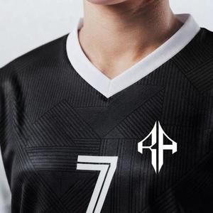 เสื้อฟุตบอลพิมพ์ลายแบบ Heat-Transfer พร้อมโลโก้สีขาว ผลิตจากวัสดุโพลีเอสเตอร์คุณภาพสูง 100% สำหรับผู้หญิง แขนสั้น ระบายอากาศได้ดี แห้งเร็ว - Product Image 5
