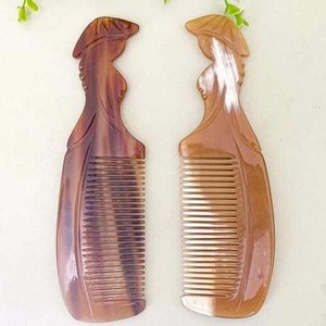 Peigne à cheveux en corne de buffle naturelle, artisanat traditionnel fait à la main, cadeau écologique - Product Image 1