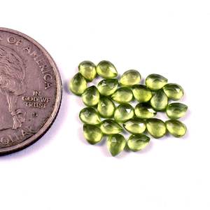Lote al por mayor de gemas sueltas de peridoto natural de 5x7 mm, corte de pera rosa, cabujón de base plana para fabricación de joyas - Product Image 1