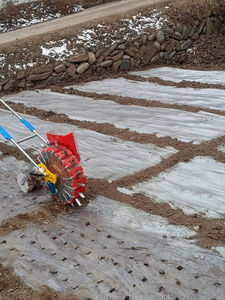 Sembradora Agrícola Manual AM-16 para Plantar Semillas con Fertilizante, Alta Productividad, Sembradora de Maíz con Distancia entre Semillas de 10 cm - Product Image 5