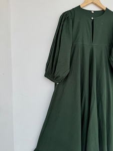 Robe longue décontractée pour femme en coton vert uni, coupe ample, manches 3/4 bouffantes, ourlet à volants, style bohème léger, coupe trapèze, idéale pour l'été - Vente en gros - Product Image 3