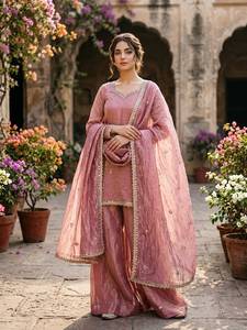 Ensemble prêt-à-porter entièrement cousu avec haut brodé de sequins et de miroirs, pantalon Sharara Plazzo et dupatta. - Product Image 1