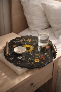 Plateau en résine de fleurs sauvages pressées avec poignées dorées, écologique, Artizon Studio, décoration botanique pour table de chevet, salle de bain ou cuisine - Product Image 4