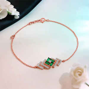 Bracelet géométrique vert en forme de diamant avec chaîne en or rose et design central carré superposé - Product Image 4