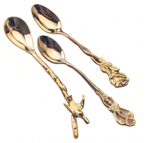 Ensemble de cuillères élégantes finies en or avec un design de poignée en forme de rose et d'oiseau pour des dîners de luxe et une décoration de table festive - Product Image 1