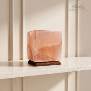 Lampe de chevet en sel rose de l'Himalaya sculpté à la main, qualité export, avec base en bois pour chambre et bureau - Product Image 6