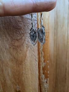 Pendientes de Diamante Herkimer, Cristal Natural en Bruto de Petróleo y Carbón - Product Image 6