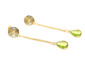 Boucles d'oreilles pendantes longues en forme de poire avec pierre précieuse péridot taillée, design minimaliste, plaqué or 24 carats, sertissage clos, bijoux - Product Image 2