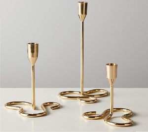 Juego de 3 Portavelas Cónicos de Metal con Acabado Dorado Moderno, Portavelas Curvos para Decoración del Hogar, Bodas y Eventos - Product Image 1