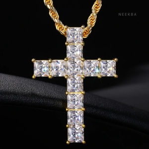 Colgante de Cruz con Moissanita Corte Princesa - Colgante de Moissanita en Plata de Ley 925, Colgante de Cruz con Moissanita Corte Cuadrado - Product Image 2