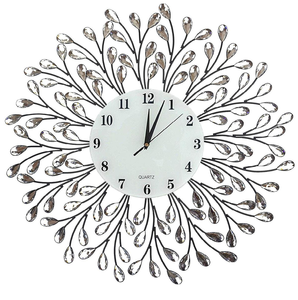 Glamoroso reloj de pared en espiral con cuentas plateadas, detalles de cristal y esfera de cuarzo. Decoración elegante disponible a precios de mayorista. - Product Image 5
