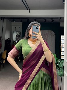 Conjunto de Lehenga y Blusa Estilo Fiesta Dola Chex de Aspecto Tradicional, Listo para Bodas, con Dupatta - Product Image 6