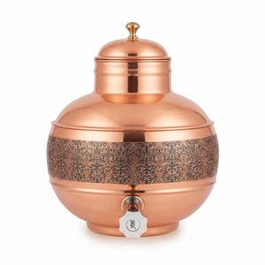 Dispensador de Agua de Cobre con Soporte, Diseño Tradicional Grabado, Servidor de Bebidas, Utensilios de Cocina, Decoración del Hogar, Venta al por Mayor 2L B2B - Product Image 1