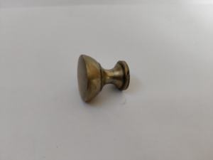Perilla de gabinete de latón fundido con acabado en latón antiguo - Product Image 2