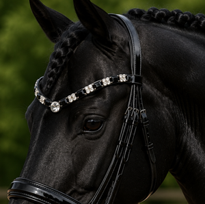 Diadema de Cuero de Vaca HMGLOBAL Premium Hecha a Mano con Cristales de Estrás Anatómicos en Forma de V de Alta Claridad en Negro Jet y Blanco - Product Image 1