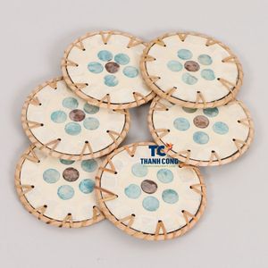 Posavasos Clásicos Minimalistas con Diseño de Puntos y Flores, Tejidos en Ratán con Incrustaciones de Conchas Marinas, Ecológicos, para Uso en el Hogar y Restaurantes, Estéticos - Product Image 1