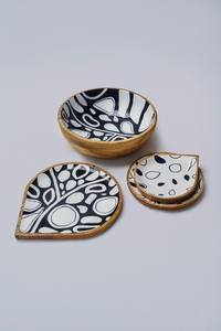 Plateau de service en bois Mina pour salades, chocolats et fromages, forme goutte d'eau, émail monochrome noir et blanc, céramique, forme minimaliste pour apéritifs - Product Image 3