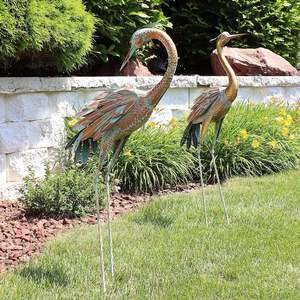 Sculptures d'oiseaux en métal de style héritage, élégantes et artisanales – Décoration de style héritage pour jardin et extérieur - Product Image 6