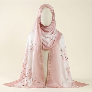 Pañuelo Hijab de Chifón Personalizado Brillante con Cadena y Pedrería, Suave y Liso para Mujer Musulmana - Product Image 1