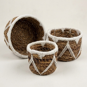 Ensemble de paniers en macramé en écorce de banane naturelle, pot de rangement rond à bordure en treillis triangulaire blanc, décoration pour plantes, design artistique pur - Product Image 1