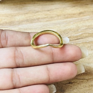 Anillo de Diseño de Lujo con Ondas, Anillos Bohemios de Latón para Mujer, Chapado en Oro de 18k, Anillo Minimalista Apilable con Diseño Chevron, Joyería al por Mayor/OEM/ODM - Product Image 4
