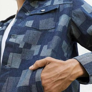 Veste en jean bleue géométrique pour homme, col rabattu, fermeture à bouton unique, coupe décontractée, style automne, effet délavé - Product Image 6