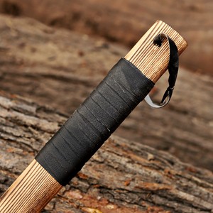 Hacha vikinga de doble filo forjada a mano, con acabado ácido, de acero al carbono, mango de madera maciza de fresno, funda de cuero, grado industrial. - Product Image 2