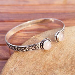 Bracelets en laiton avec pierres précieuses naturelles pour le yoga, un accessoire de mode qui symbolise l'énergie positive et un style de vie holistique, disponibles au prix d'usine - Product Image 4