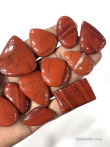 Pierre précieuse naturelle de jaspe rouge, cabochon, formes et tailles variées, environ 20 à 30 mm - Product Image 2