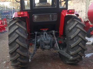 รถแทรกเตอร์ล้อยางมิลลัต MF 385-4WD 85 แรงม้า พร้อมระบบเกียร์ขับเคลื่อนและชุดเกียร์สำหรับโรงเรือนเกษตร - Product Image 5