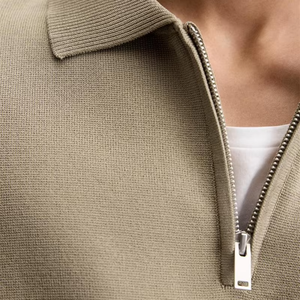 เสื้อโปโลผู้ชายแขนสั้นสีเบจแบบถักมีซิปเสื้อลำลองสีพื้น - Product Image 5