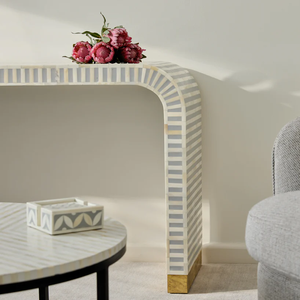 Mesa de Consola Blanca y Negra con Patrón Geométrico, Mesa de Entrada, Mueble Decorativo para el Pasillo, a Precio de Mayoreo - Product Image 3