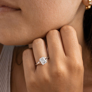 Anillo de Oro con Moissanita Corte Radiante 14K 18K, Anillo de Compromiso para Mujer, Anillo Solitario Radiante, Joyería Clásica para Boda - Product Image 2