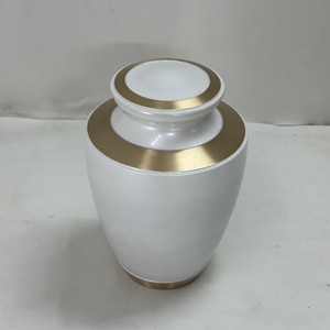 โกศบรรจุอัฐิสำหรับผู้ใหญ่ EVANA IMPEX รุ่นพรีเมียม สีขาวมุก ขอบทอง ทำจากทองเหลือง ทนทาน สไตล์อเมริกัน ความจุ 200 คิวบิกอินช์ - Product Image 5