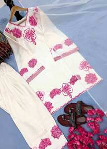 Ensemble prêt-à-porter moderne indien-pakistanais de créateur pour fêtes/mariages, en soie Chinon satinée, comprenant haut, pantalon et dupatta, avec broderies lourdes - Product Image 2