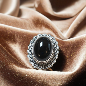 Anillo de Compromiso y Matrimonio de Plata de Ley 925 Hecho a Mano con Ónice Negro y Engaste de Piedra Preciosa en Forma de Pera - Product Image 1