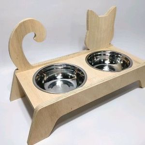 Station de service élégante pour chien en bois, équipée de deux gamelles pour nourriture et eau fraîche. - Product Image 1