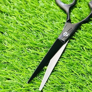 กรรไกรตัดผมระดับมืออาชีพสำหรับร้านทำผม ใบมีดสแตนเลสญี่ปุ่น 440C คุณภาพพรีเมียมเพื่อการตัดผมอย่างแม่นยำ - Product Image 2