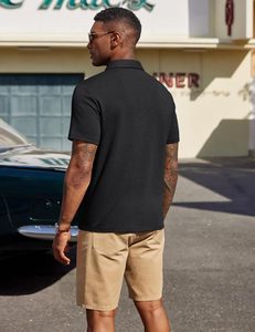 Polo élégant pour homme en tissu tricoté doux, manches courtes, confortable, décontracté, idéal pour les tenues professionnelles et modernes. - Product Image 3