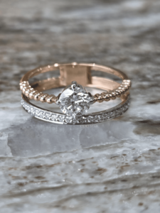 Bague de fiançailles en diamant de laboratoire 0,60 ct, or 14 carats, double alliance, design halo, sertissage pavé, certifiée IGI, élégante pour mariée - Product Image 1