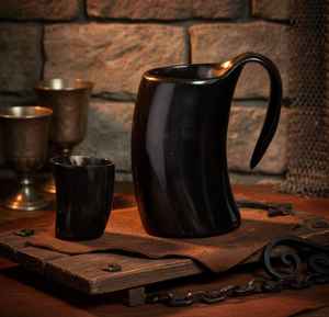Tazas rústicas de cuerno diseñadas para bares caseros que ofrecen experiencias de bebida únicas para los huéspedes, estilo vikingo tradicional. - Product Image 1