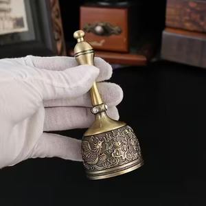 Campana de Metal de Latón Antigua Hecha a Mano, Campana Colgante de Estilo Vintage para Decoración del Hogar, Campana de Metal de Latón Tradicional con Sonido Fuerte - Product Image 3