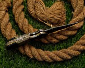 Cuchillo de bolsillo de acero de Damasco hecho a mano de 8 pulgadas - Cuchillo plegable con bolster de Damasco y mango de madera de filo recto, exquisito - Product Image 4