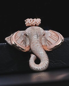 Pendentif Tête d'Éléphant Plaqué Or Effet Givré, Bijou Animalier Bling Hip Hop pour Hommes, Style Rapper, Bijou Tendance - Product Image 1