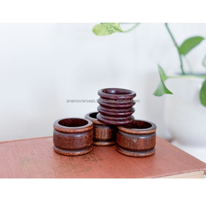 Anneaux de serviette en bois écologiques pour la décoration de la table à manger à la maison - Product Image 1
