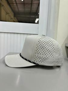 Gorra de Béisbol al por Mayor de Fábrica Vietnamita con Logotipo Personalizado, 5 Paneles, Perfil Medio, Orificios Cortados con Láser en la Parte Trasera para Uso en Exteriores como el Golf - Product Image 3