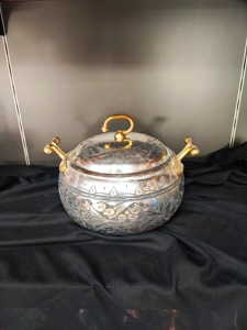 Casserole ronde en métal avec couvercle, design chinois traditionnel, poignées en alliage de zinc, extérieur poli, ustensile de cuisson durable - Product Image 1