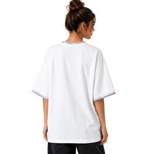 เสื้อยืดโอเวอร์ไซส์สีขาวลายกราฟิกผู้หญิง พิมพ์ลายมหาสมุทรสีสันสดใส เสื้อผ้าลำลองสไตล์สตรีทแวร์ ผ้าฝ้าย ใส่สบายสำหรับฤดูร้อน ทรงหลวม รับผลิตตามแบบ OEM ODM ขายส่ง - Product Image 2